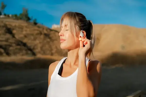 Những tai nghe nhét tai dạng mở mới này mang đến công nghệ Dolby Atmos theo dõi chuyển động đầu — tính năng tốt nhất của tai nghe Sonos cuối cùng cũng đã có mặt trên tai nghe nhét tai.